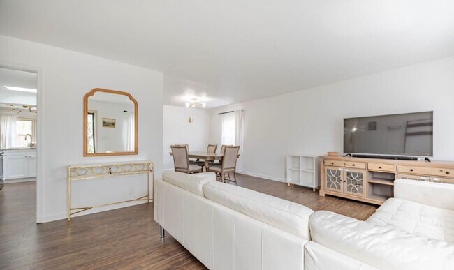 Foto del edificio - 3BR/2BA Home w/Finished Basement for Rent in Jtown!