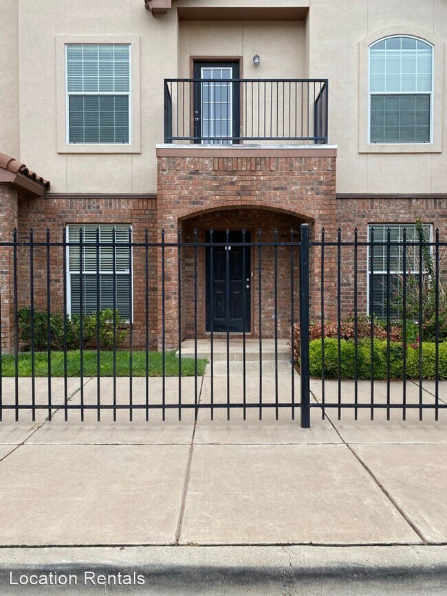 Foto del edificio - 2 br, 2.5 bath House - 2112 Main Street #4