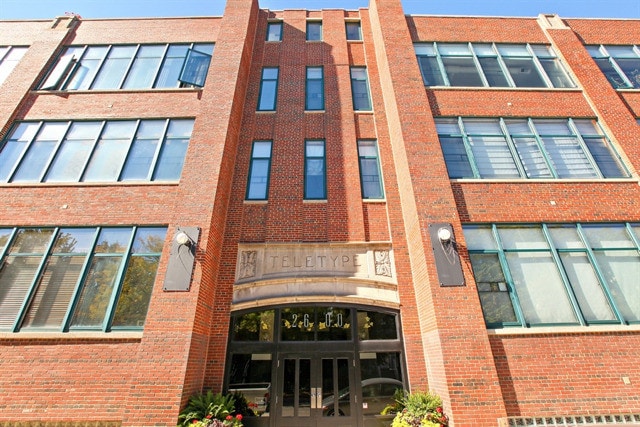 Building Photo - 2600 N Southport Ave