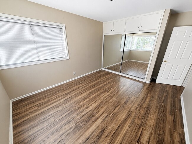 Photo - 2500 Canada Blvd (Glendale, CA) Apartment