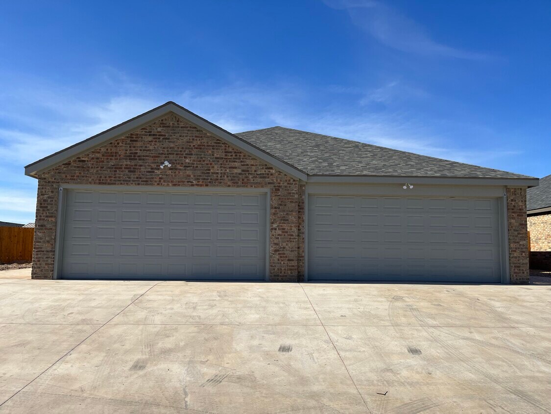 Foto principal - 5551 Itasca St