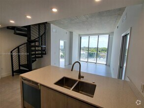 Building Photo - 13800 Highland Dr