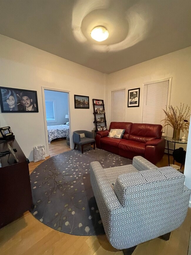 Foto del edificio - 265-267 Cambridge Ave