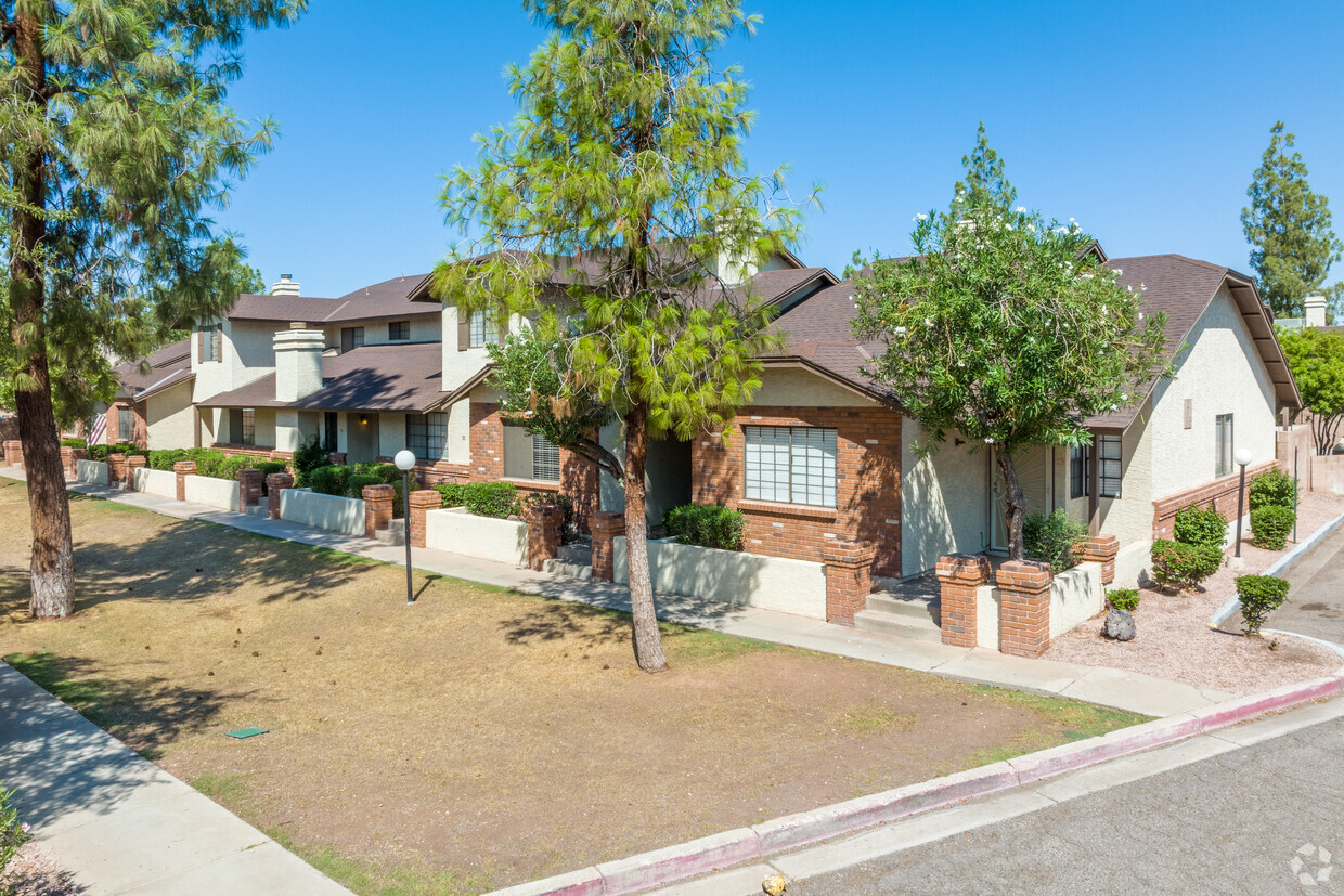 Primary Photo - Breckenridge Townhomes