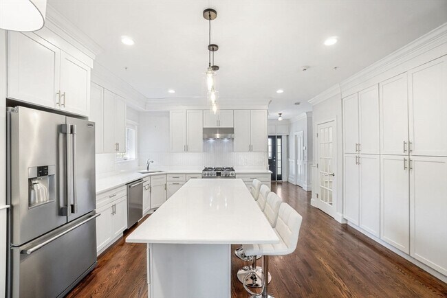 Building Photo - 26 Dalby St