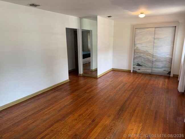 Building Photo - 2919 Poinsettia Ave