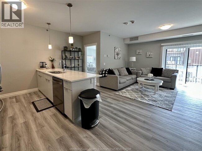 Building Photo - 728 Brownstone Dr