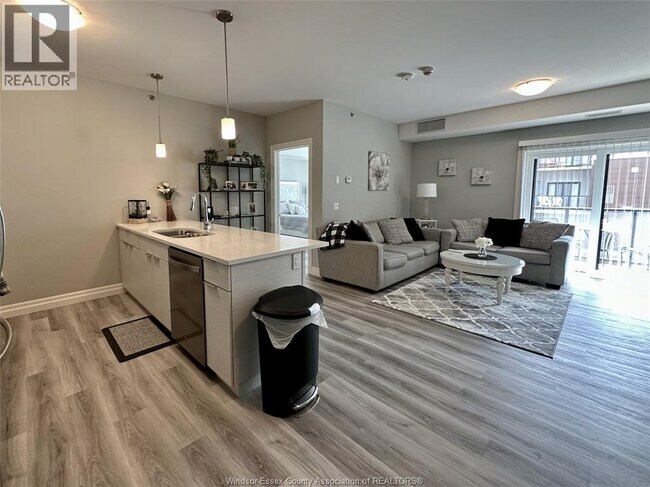 Photo du bâtiment - 728 Brownstone Dr