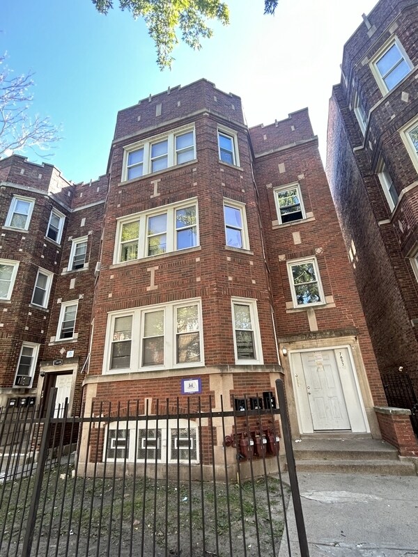 Primary Photo - 7653 S Essex Ave