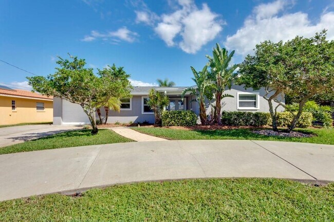 Foto del edificio - 4165 13th Ln NE