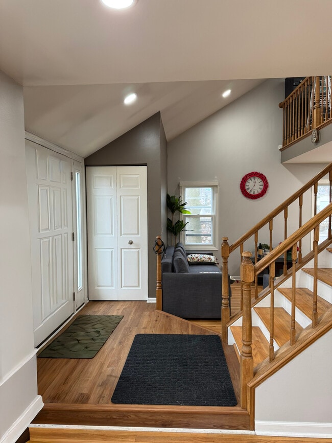 Building Photo - 1 S Stonington Dr