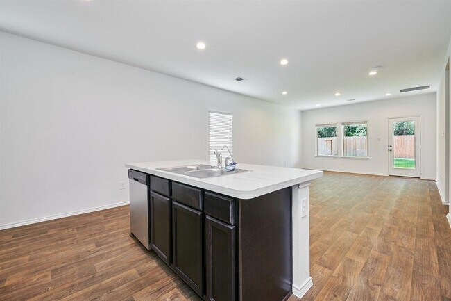 Building Photo - 16877 Short Pnes Dr