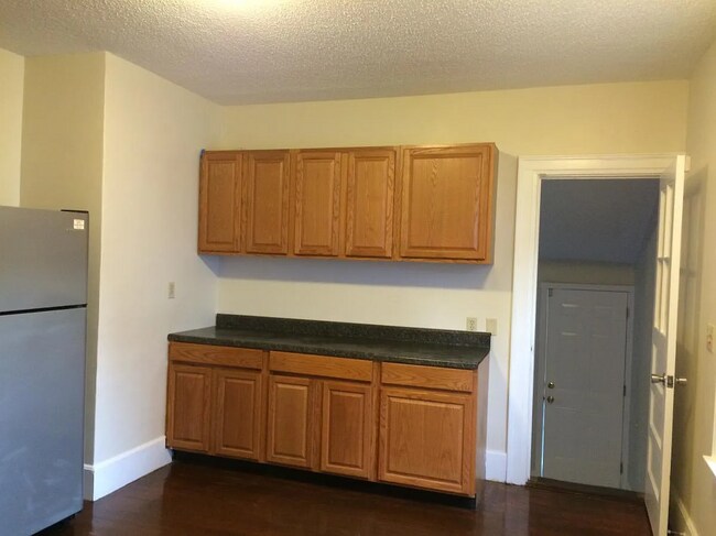 Building Photo - 146 William St