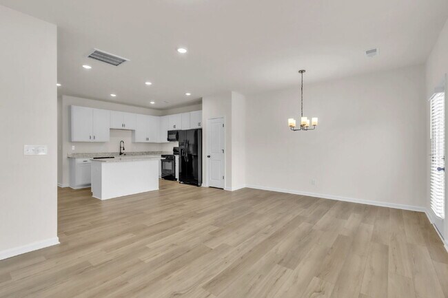 Building Photo - New Construction 3BR/2.5BA Townhome with Loft in Downtown Travelers Rest