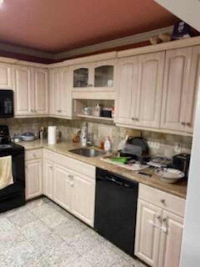 Building Photo - 100 Cove Way