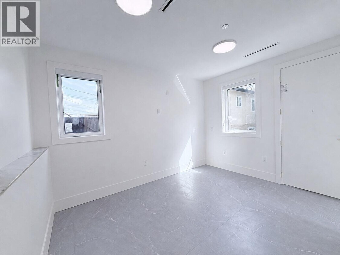Photo du bâtiment - 10XX E 62nd Ave