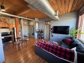 Building Photo - 146 Court St