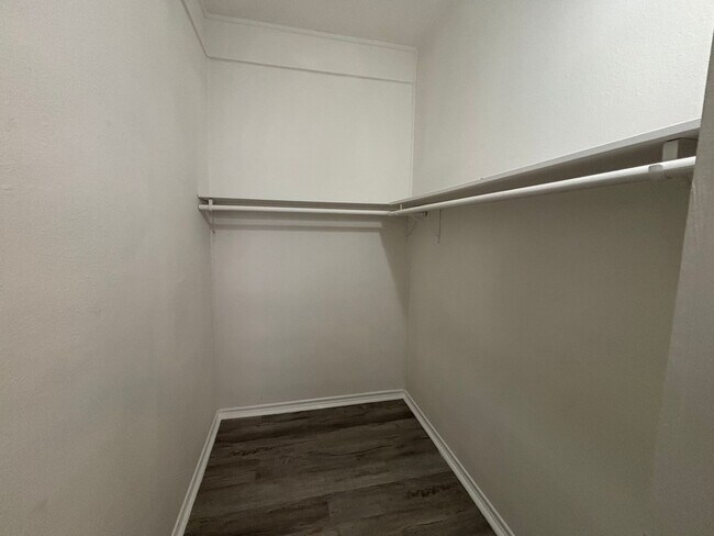 Foto del edificio - Lovely 4 Bedroom 2 Bathroom Home