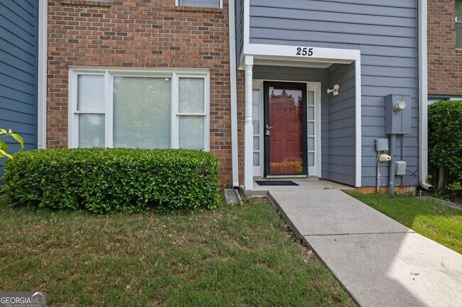 Foto del edificio - 255 Triple Oaks Dr