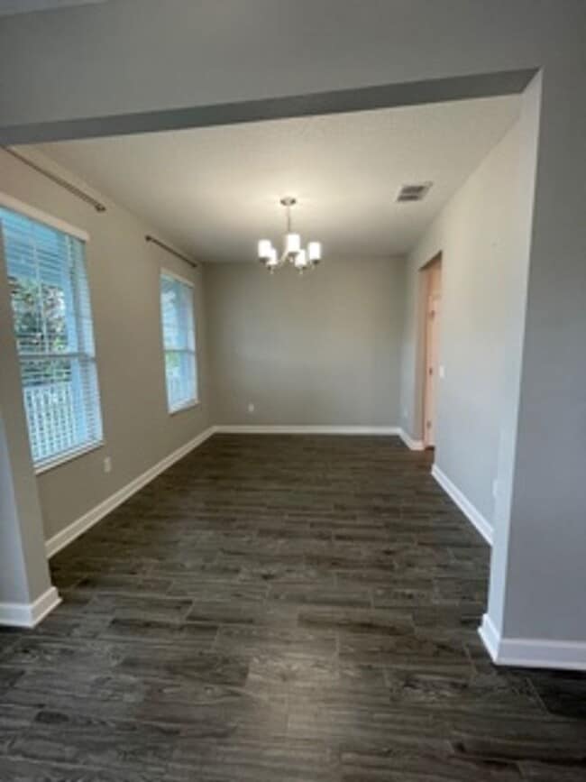 Building Photo - STOREY PARK - 3BR/2.5BA TWO STORY HOME
