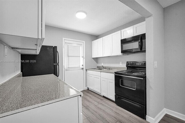 Foto del edificio - 400 NW 65th Ave