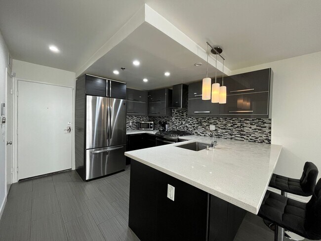 Foto del edificio - NoHo Arts 1+1, upgraded condo w/gym, pool ...