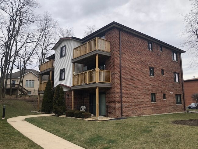 Building Photo - 620 65th St