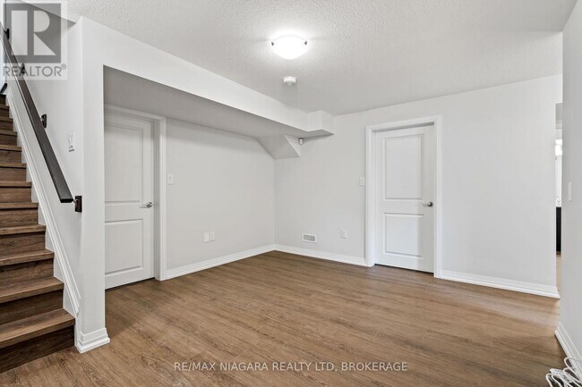 Building Photo - 142 Bur Oak Dr