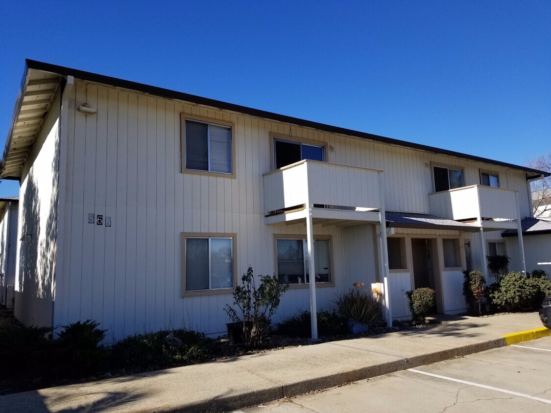 868 Browning St, Redding, CA 96003 Apartments in Redding, CA