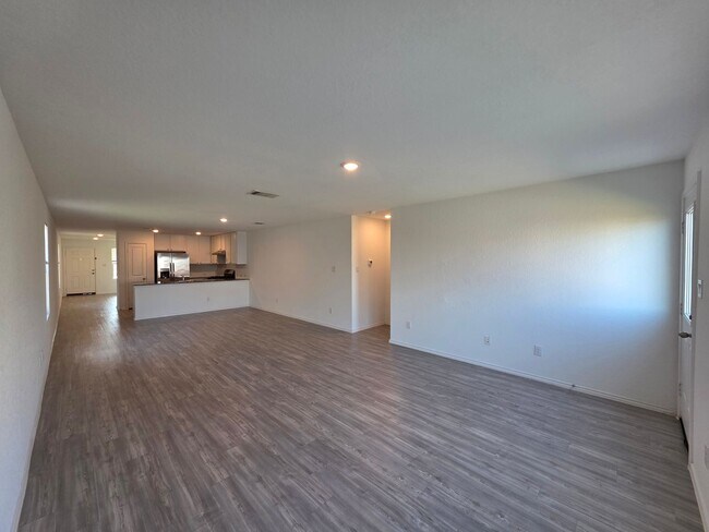Foto del edificio - SINGLE FAMILY HOME FOR RENT