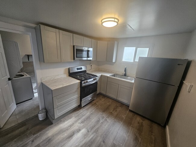 Building Photo - 310 Garnet St