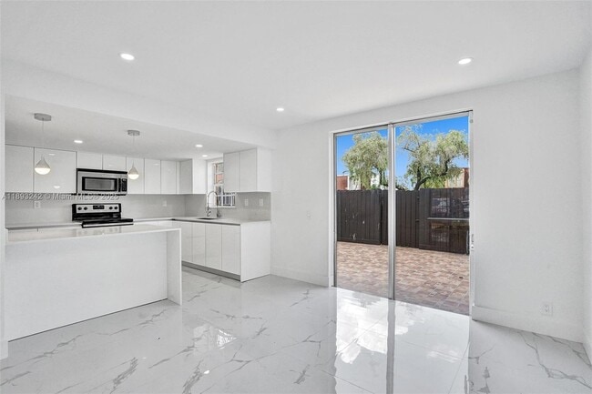 Foto del edificio - 606 NW 107th Ave
