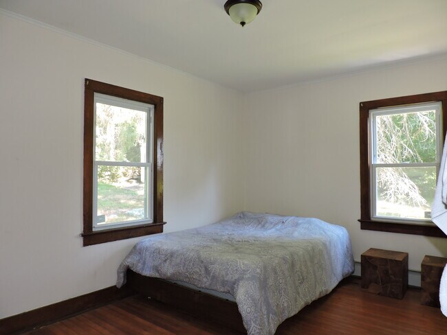 Foto del edificio - 381 Franklin Rd