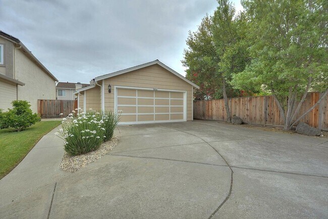 Building Photo - 38741 Stonington Terrace