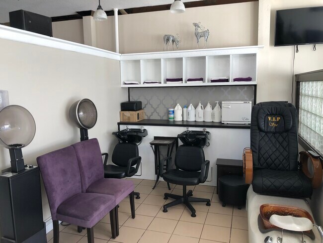 Building Photo - 143 Main St