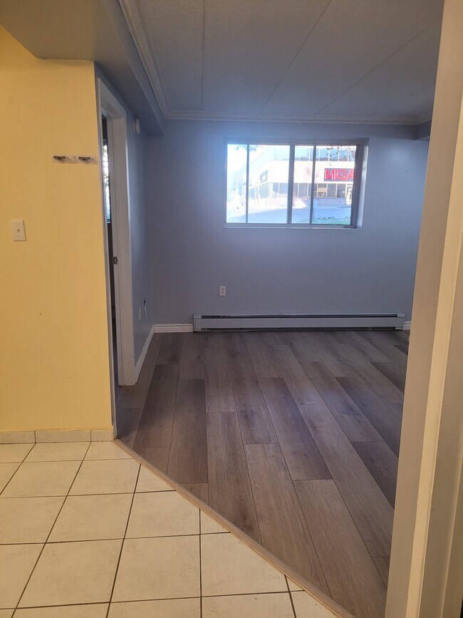 Photo du bâtiment - UPDATED ONE BEDROOM APARTMENT ON GROUND FLOOR