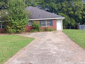 Building Photo - 2641 Whispering Pine Dr