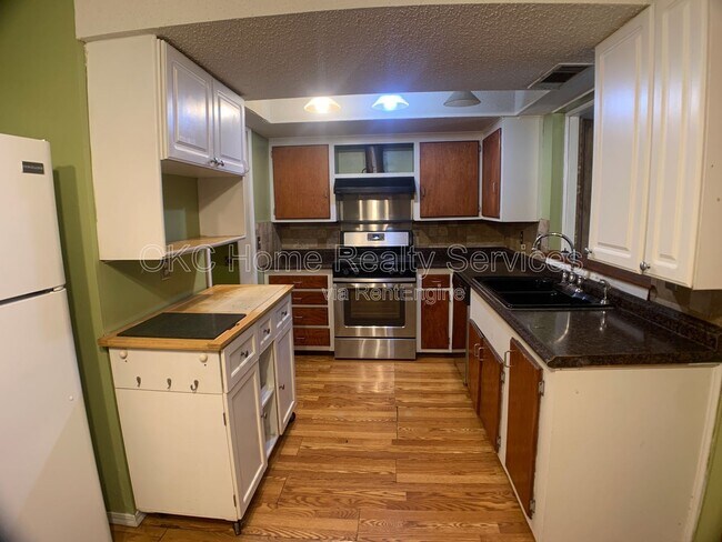 Building Photo - 4900 S Dimple Dr