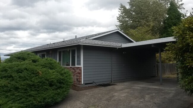 Building Photo - 960 NW Wonderview Ct