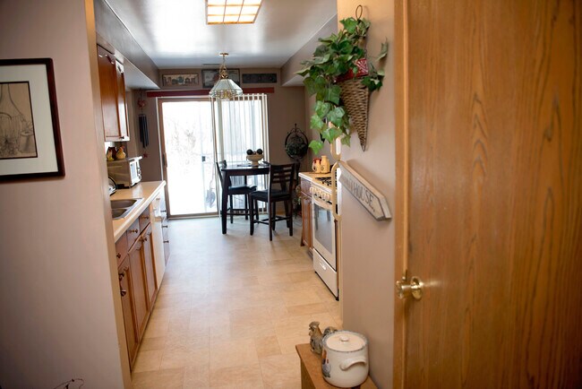 Building Photo - 1318 Green Meadow Ln