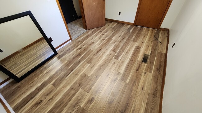 Building Photo - 11 Woolerton St