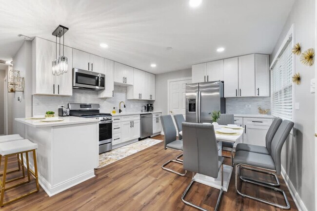 Building Photo - 3712 Wren Ln