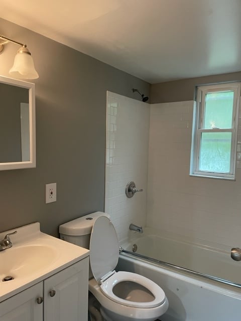 Building Photo - 2825 Westknolls Ln
