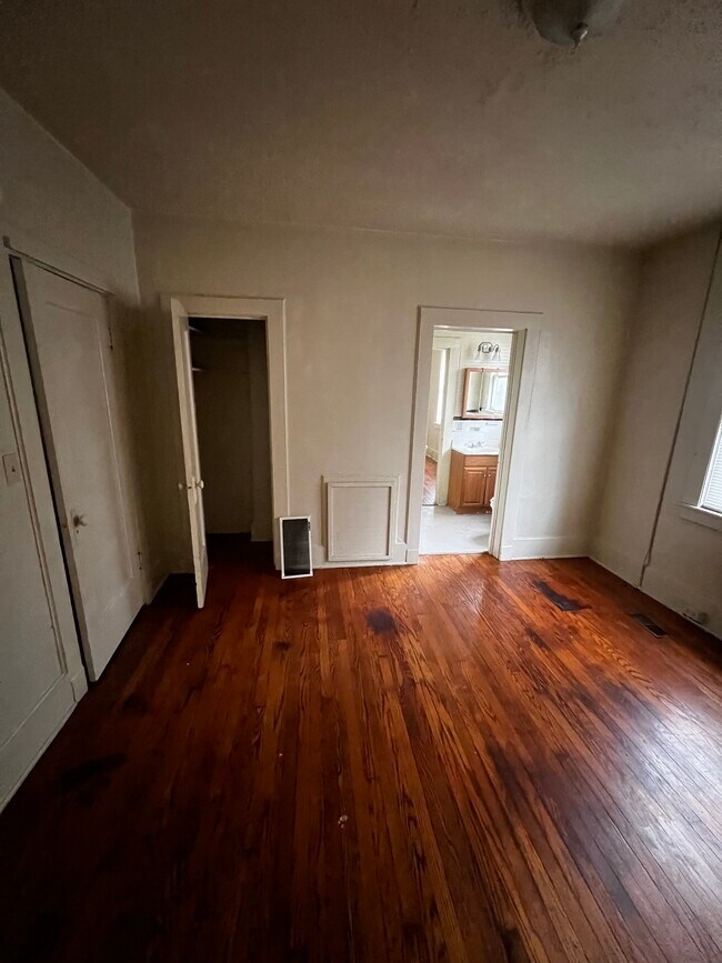 821 Ferdinand Ave SW Unit 4, Roanoke, VA 24016 Apartments in Roanoke