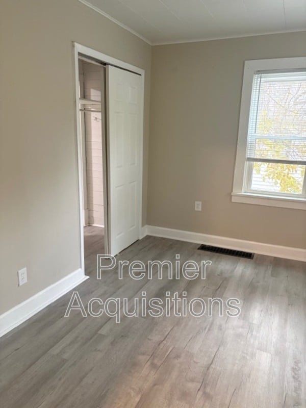 Photo - 614 Leonard St House