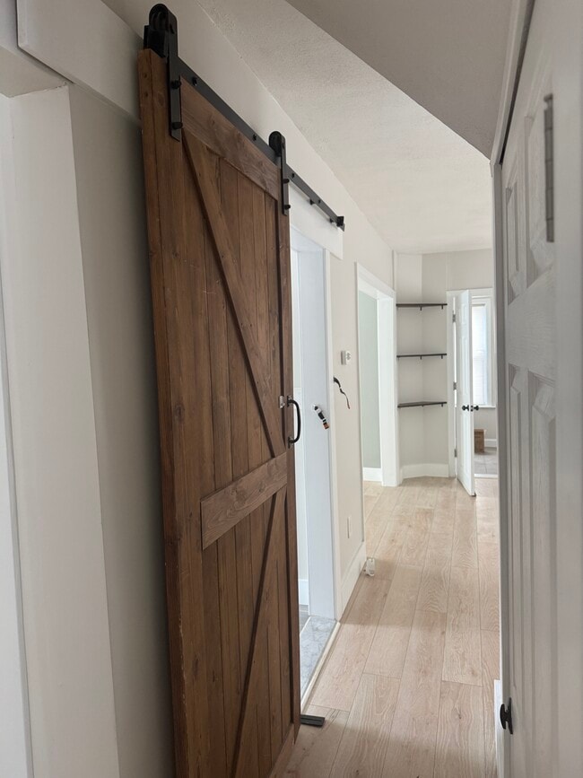 Building Photo - 567 Thacher St