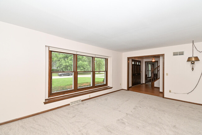 Building Photo - 3090 Sauk Trail