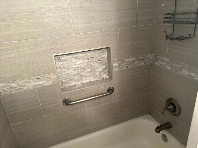 Foto del edificio - 1980 Tahitian Pl