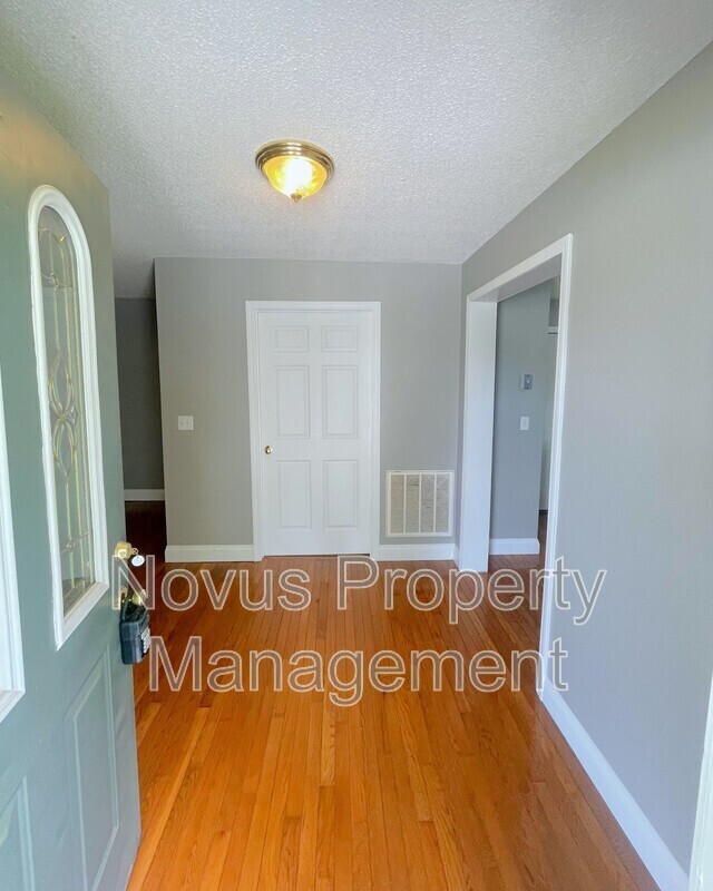 Building Photo - 102 W Lipham St