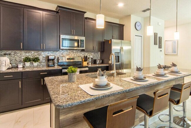 Foto del edificio - 4878 - Beautiful Townhome w/ Private Pool